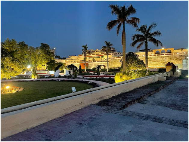 Evening view of Kuchesar Fort – the best resorts near Delhi surrounded by gardens and palm trees