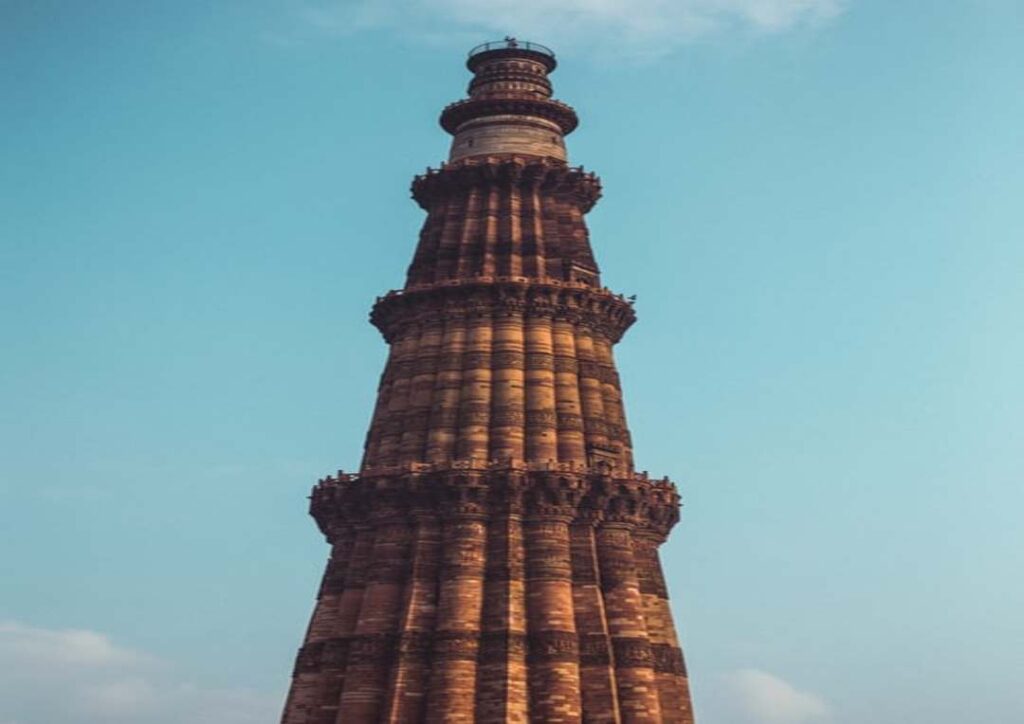 qutub minar - Best Places To Visit Near Delhi